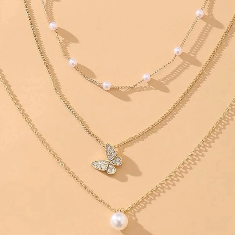 Gorgeous Faux Pearl Butterfly Necklace - 3 pieces - Picture 1 of 4